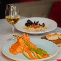 Variedad de pastas y platillos italianos